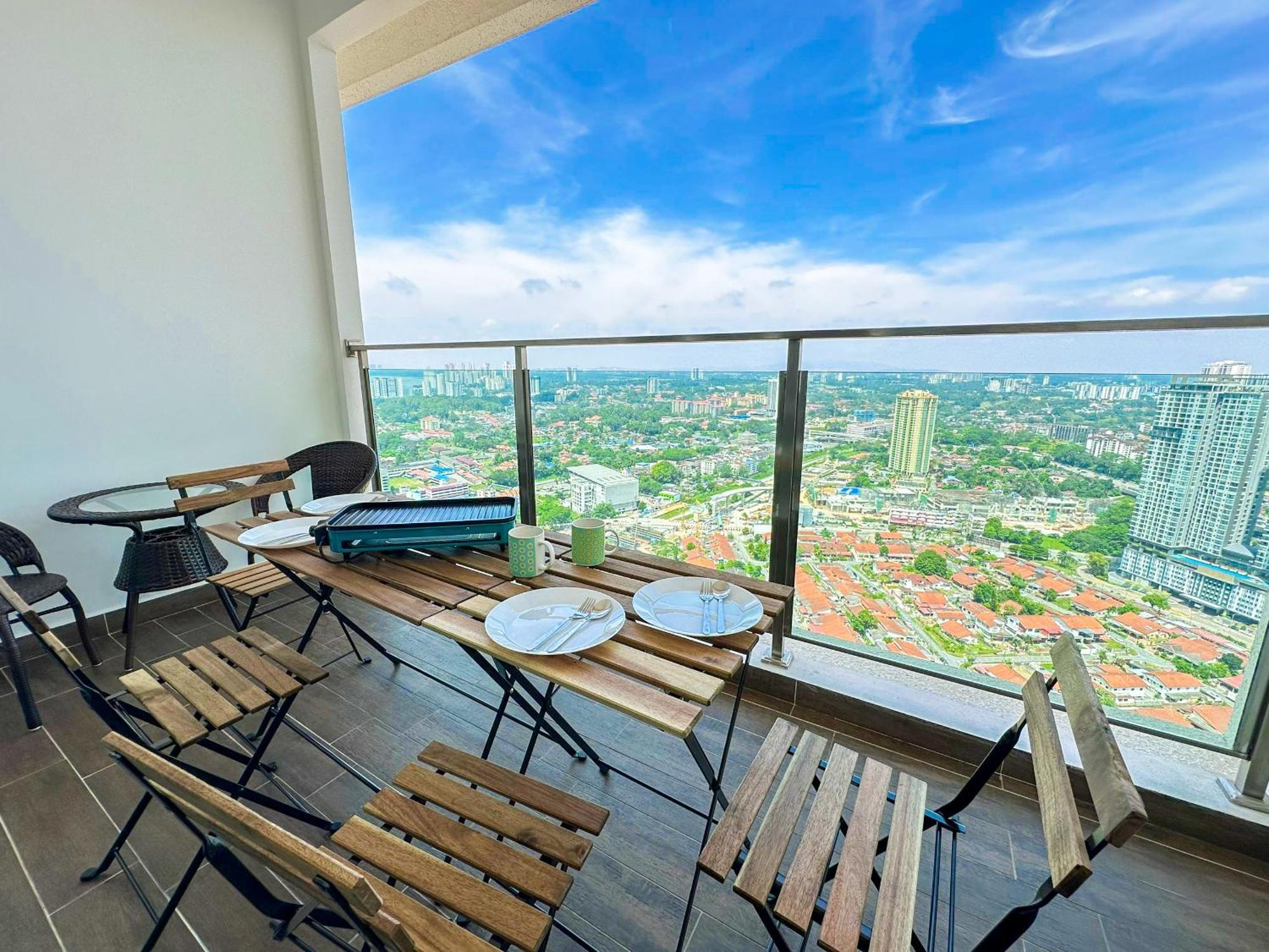 Tritower By Nest Home【walking Distance To Ciq】 Apartment *