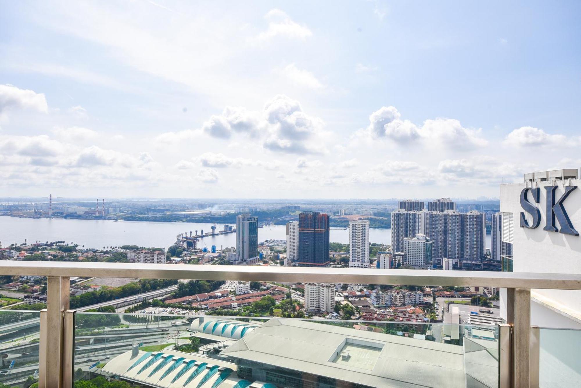 Tritower By Nest Home【walking Distance To Ciq】 *